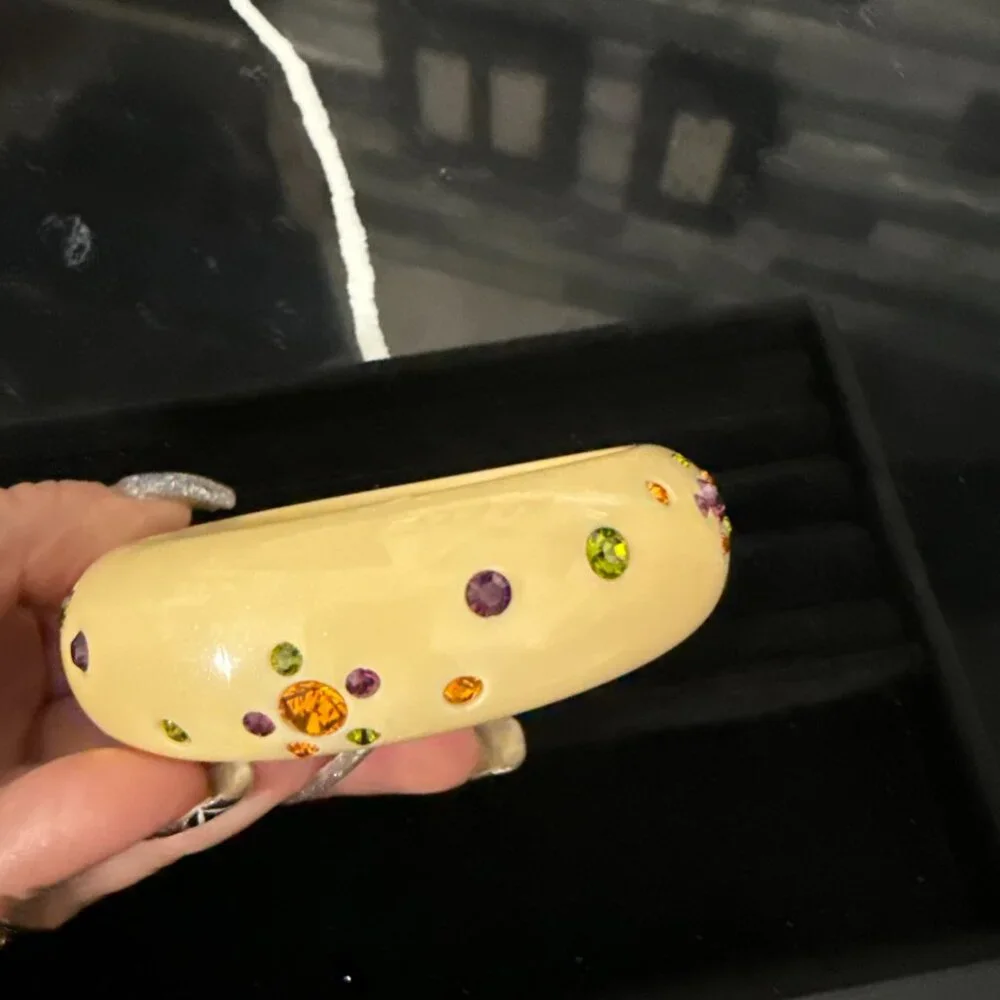 Vintage Unsigned Weiss Lucite Bangle Bracelet with Purple, Amber & Green Crystal - Picture 4 of 4